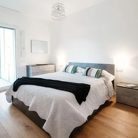 Apartamento Cozy Joivy 3 With Parking Como